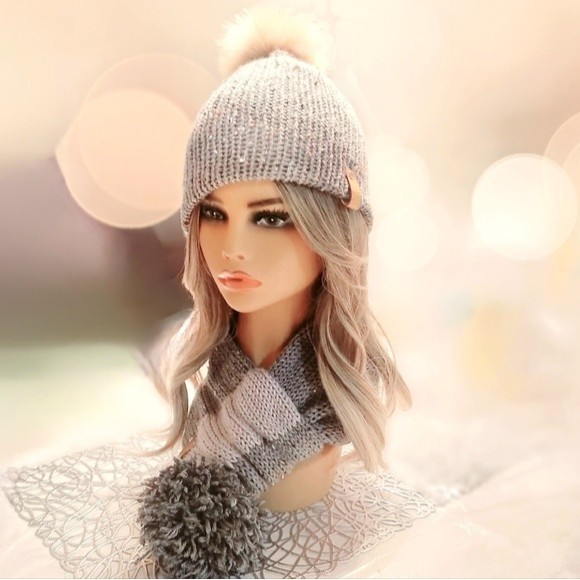 Womens Winter Hat and Scarf Set in Reversible Soft Warm Gray Tweed Speckled Knit main image 5